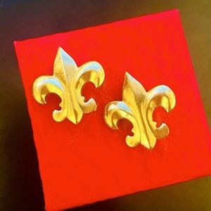 Two Vintage Gold Metal Fleur de Lis Lapel Pins Bundle